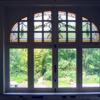 glasraam, ukkel, art nouveau, glas in lood, bloemen, raam, uniek